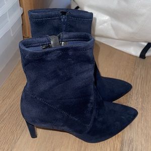 Heeled navy booties